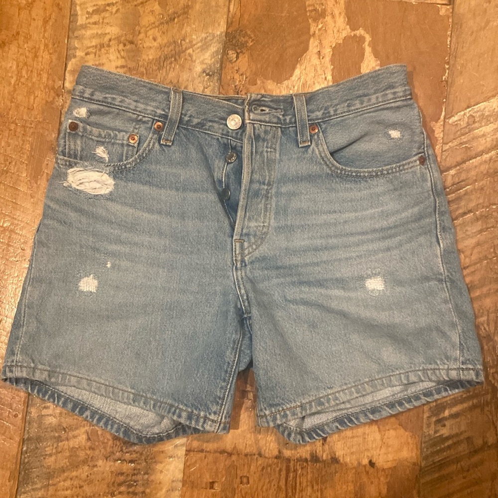 Classic Levi’s 501 button fly Jean shorts size 27